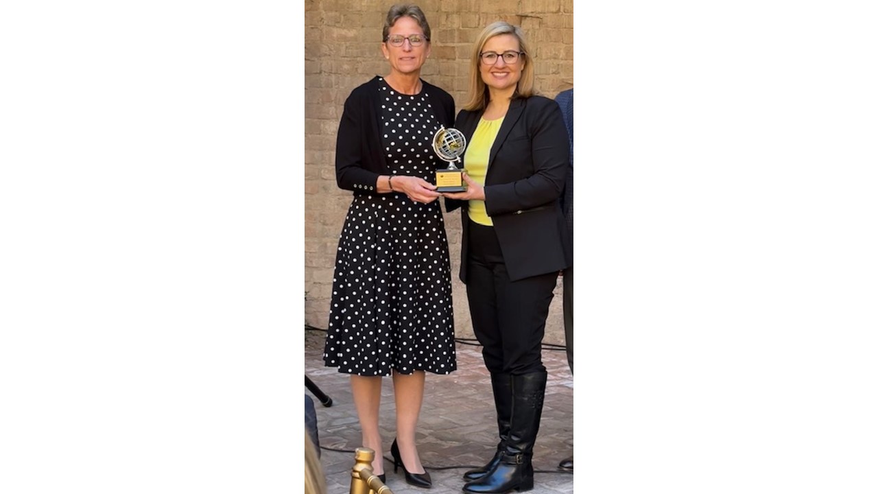 Latham Industries’ CEO Tracey Latham Honored as Entrepreneur of the Year by Phoenix Mayor Kate Gallego