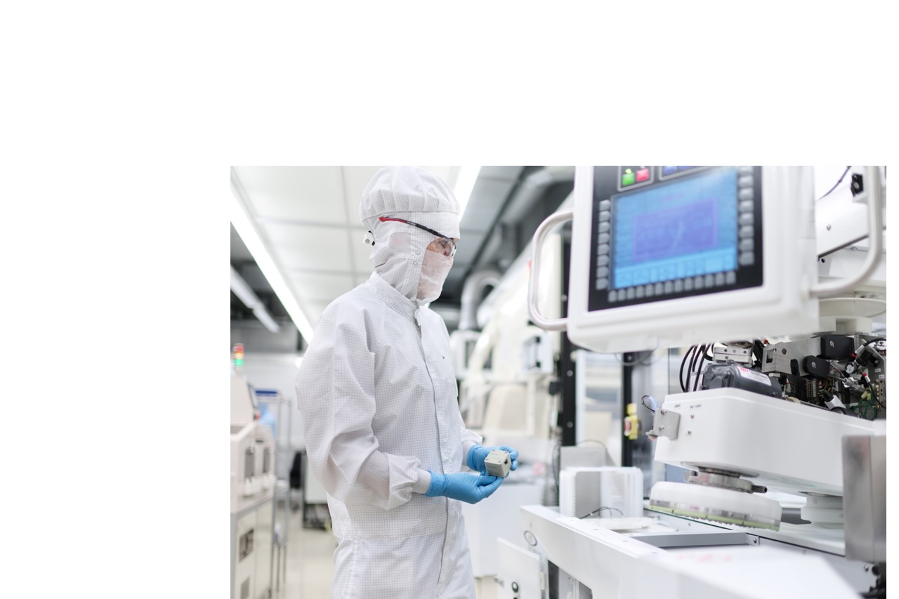 SONOTEC-SEMIFLOW-CO.65.jpeg SONOTEC SEMIFLOW ultrasonic non-contact flow meter sensor clamped on rigid plastic tubing for semiconductor manufacturing