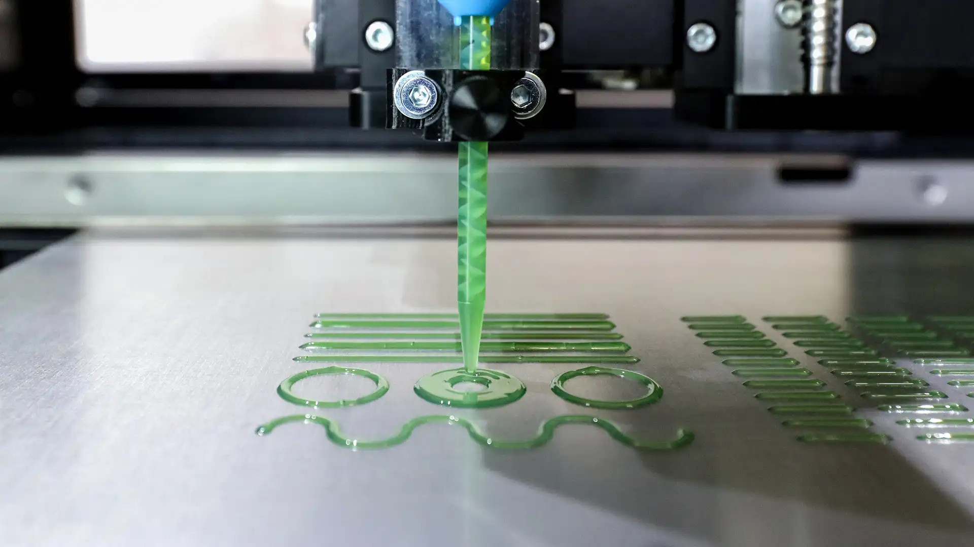 Essemtec-2K-Component-Dispensing.webp Essemtec Tarantula Dual Lane with 2K Precision Dispensing System for flexible SMT manufacturing automation