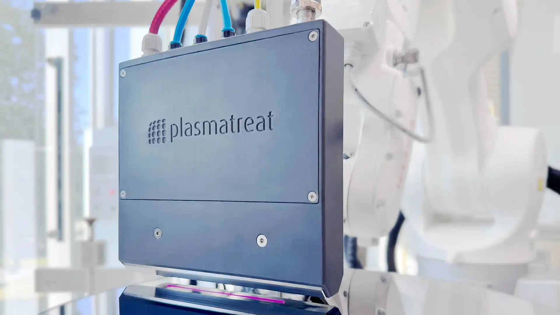 Plasmatreat.webp Plasmatreat plasma system for semiconductor wafer surface treatment in chip manufacturing environment